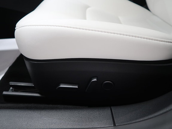 Tesla Model 3 17 of 30