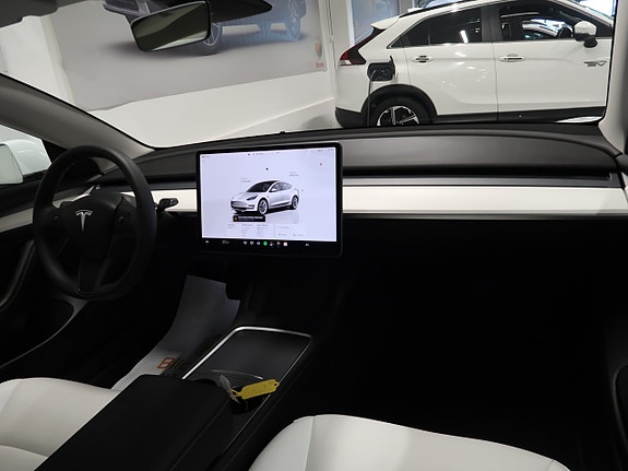 Tesla Model 3 18 of 30