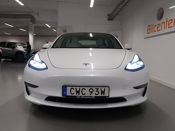 Tesla Model 3 11 of 30