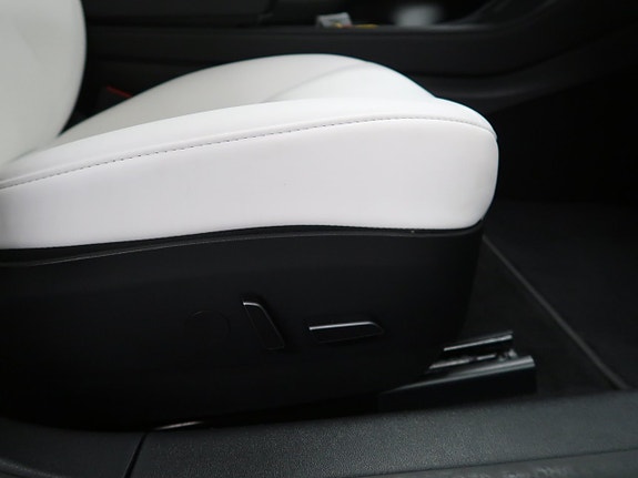 Tesla Model 3 20 of 30