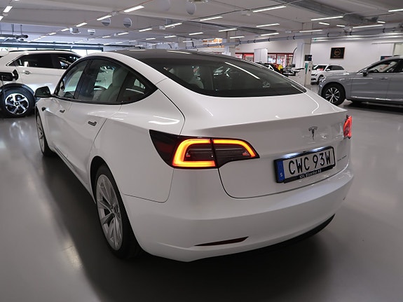 Tesla Model 3 9 of 30