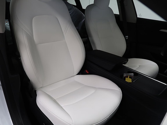 Tesla Model 3 19 of 30