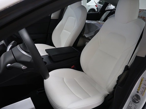 Tesla Model 3 16 of 30