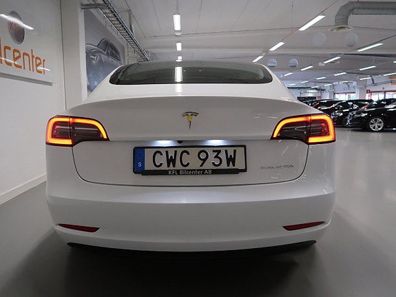 Tesla Model 3 8 of 30