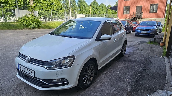 Volkswagen Polo 2 of 5