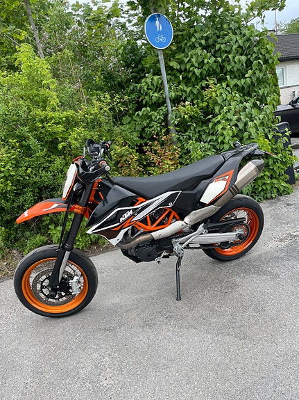 KTM 690 SMC-R EVO 2 (A2) 2 of 5