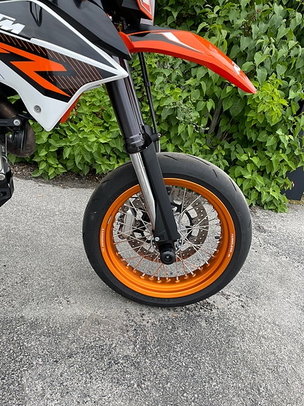 KTM 690 SMC-R EVO 2 (A2) 3 of 5