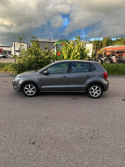 Volkswagen Polo 2 of 5