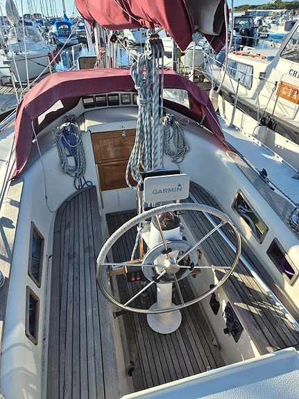 Comfort 32 3 of 19