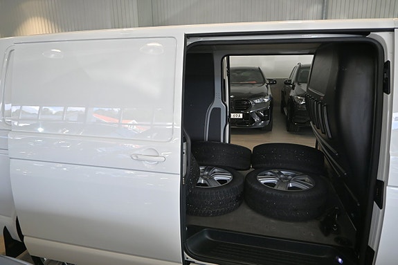 Volkswagen Transporter 11 of 19