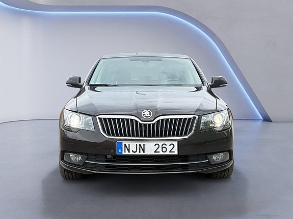Skoda Superb 9 of 27