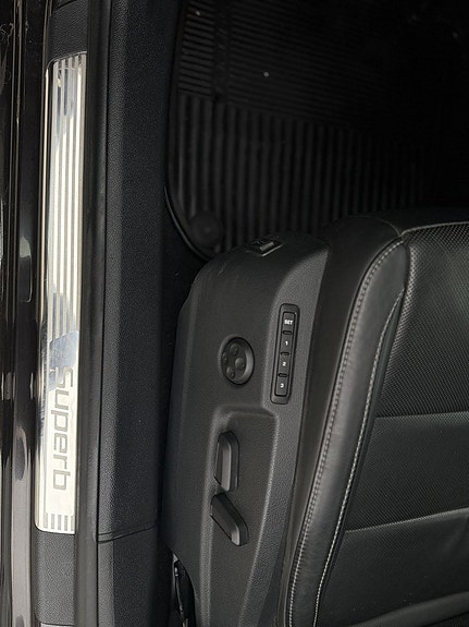 Skoda Superb 12 of 27