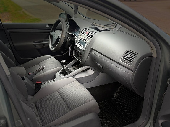 Volkswagen Golf V 6 of 8