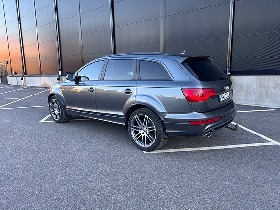 Audi Q7 3 of 5