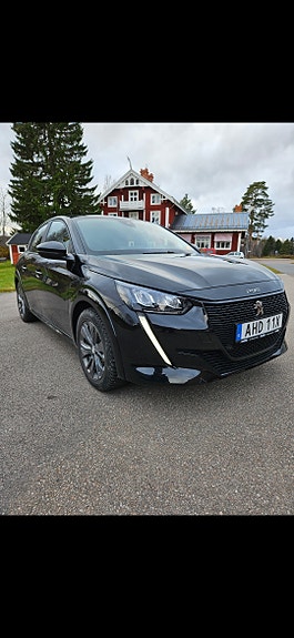 Peugeot e-208 4 of 5