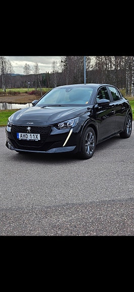 Peugeot e-208 2 of 5