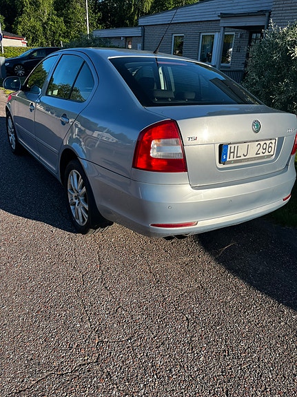Skoda Octavia 2 of 5