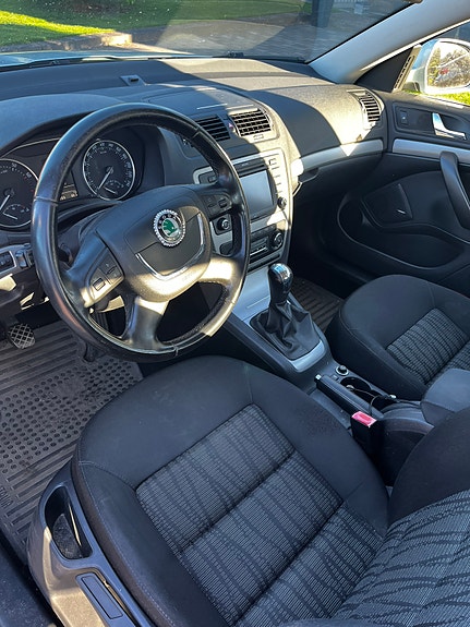 Skoda Octavia 3 of 5