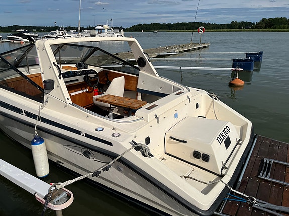 Uttern 6200 DC, Mercruiser 3,0 8 of 13