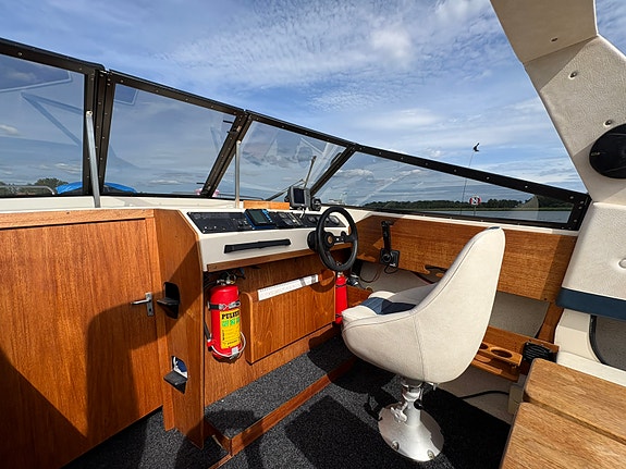 Uttern 6200 DC, Mercruiser 3,0 6 of 13