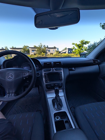Mercedes-Benz C180 3 of 5