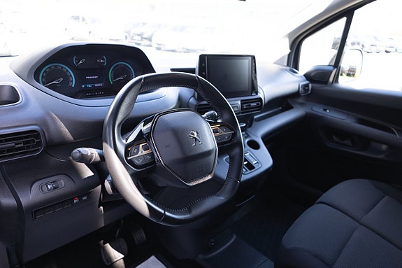 Peugeot e-Partner 8 of 12