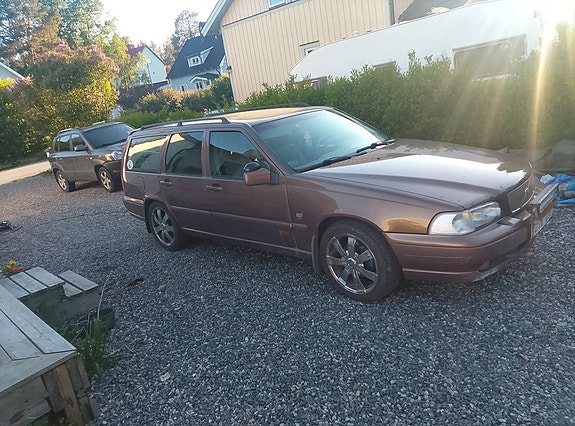 Volvo V70 4 of 5