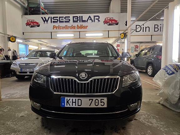 Skoda Superb 2 of 5