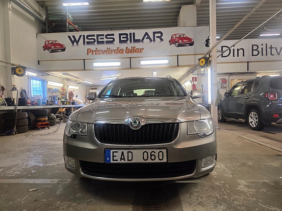 Skoda Superb 2 of 5
