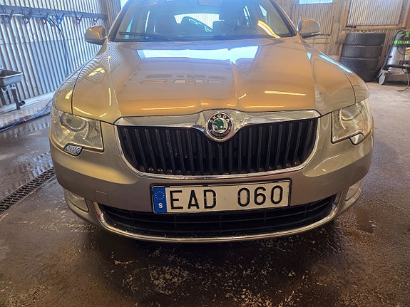 Skoda Superb 2 of 23