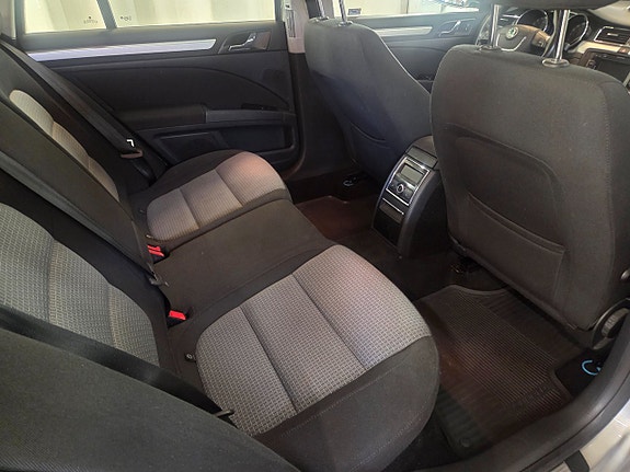 Skoda Superb 14 of 17
