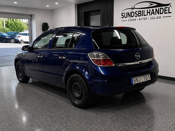 Opel Astra 3 of 5