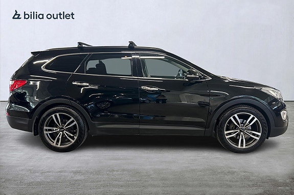 Hyundai Grand Santa Fe 5 of 5