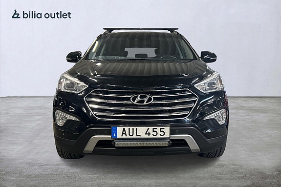 Hyundai Grand Santa Fe 3 of 5