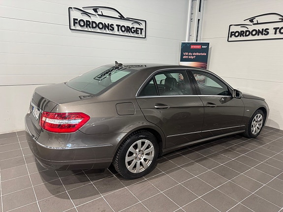 Mercedes-Benz E200 5 of 5