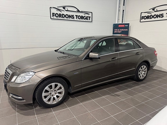 Mercedes-Benz E200 3 of 5