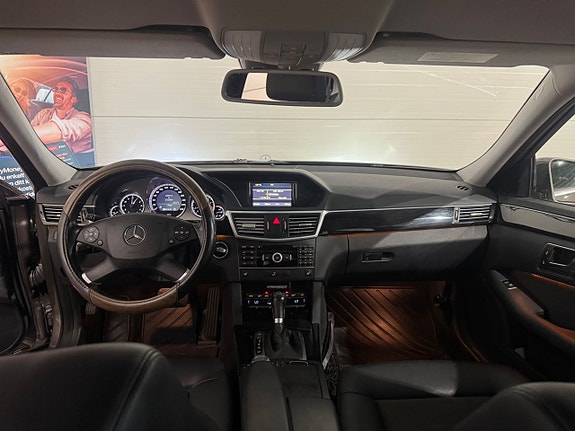Mercedes-Benz E200 8 of 14