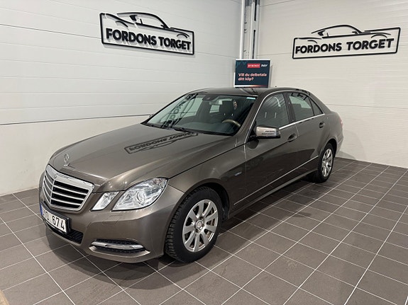Mercedes-Benz E200 2 of 5