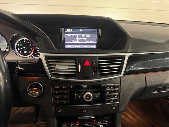 Mercedes-Benz E200 10 of 14