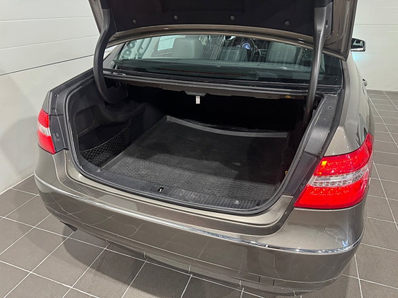 Mercedes-Benz E200 14 of 14