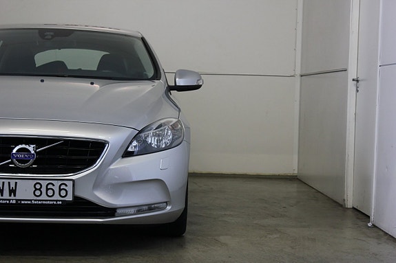 Volvo V40 4 of 16