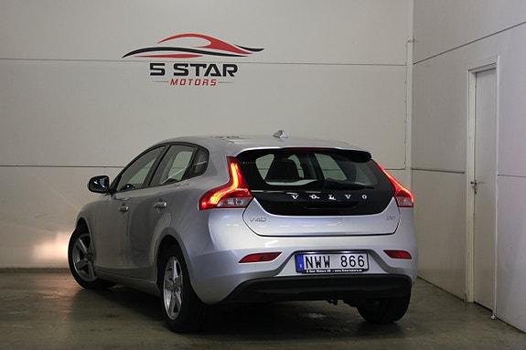 Volvo V40 8 of 16