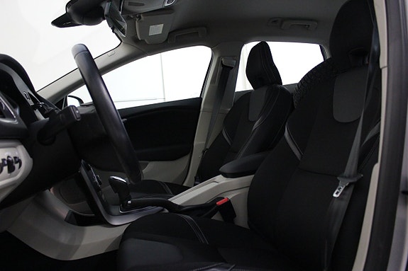 Volvo V40 11 of 16