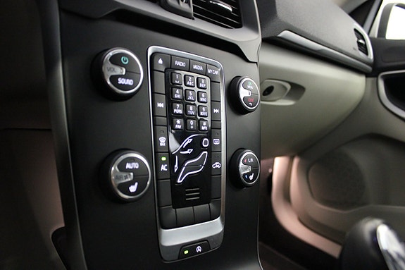 Volvo V40 14 of 16