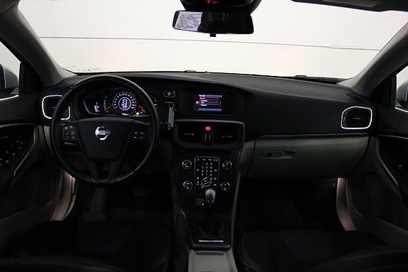 Volvo V40 15 of 16