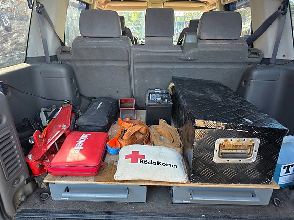 Land Rover Discovery 24 of 30