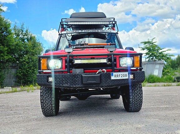 Land Rover Discovery 3 of 5