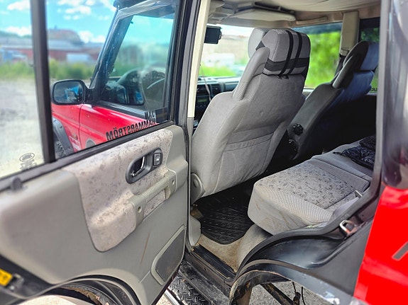 Land Rover Discovery 25 of 30