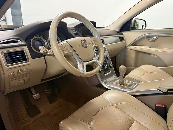 Volvo V70 8 of 27
