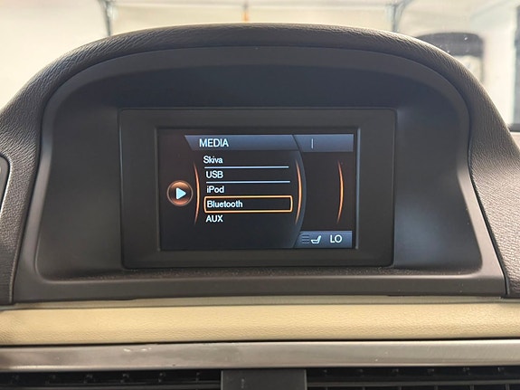 Volvo V70 19 of 27